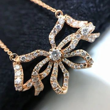 Ornament Jeweled Pendant Niche Bow Necklace