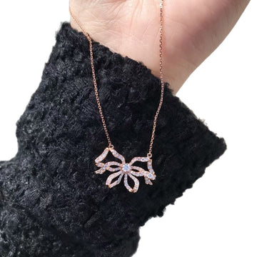Ornament Jeweled Pendant Niche Bow Necklace